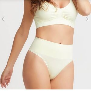 NWT Yummie seamless ultralight shaping thong